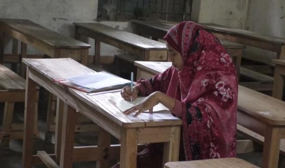 তিনদিন আগে সিজার, নবজাতক রেখে পরীক্ষার হলে মা
