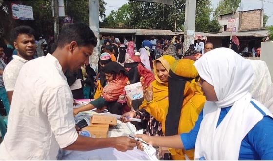 লৌহজংয়ে এসএসসি ও সমমানের পরীক্ষার্থীদের উপহার সামগ্রী প্রদান