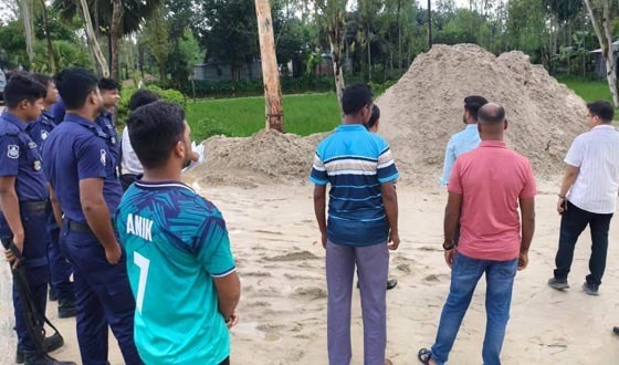 শ্রীমঙ্গলে মোবাইল কোর্টের অভিযানে বালু ও ৬টি মেশিন জব্দ
