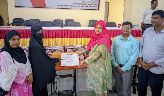 বাল্য বিবাহ ও শিশু শ্রম বন্ধে ওয়ার্ল্ড ভিশনের উপকরণ বিতরণ