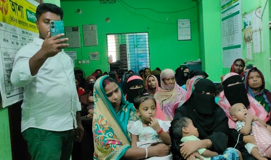 ঈদগাঁওতে বন্যা দুর্গত ২৪২৬ সদস্যকে দেয়া হচ্ছে আর্থিক সহায়তা