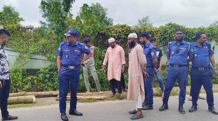 টেকনাফে দিনদুপুরে ডাকাতি, অস্ত্রের মুখে ৫৭ লাখ টাকা লুট