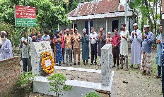 রাজারহাটে শহীদ রাজিবের কবরে শুদ্ধা নিবেদন করলেন উপজেলা প্রশাসন