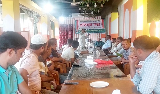 রামুতে খুচরা সার ডিলার নিয়োগ বহালের দাবিতে সমাবেশ