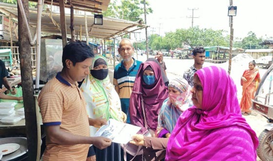 আশাশুনিতে ডেঙ্গু-চিকুনগুনিয়া  প্রতিরোধে লিফলেট বিতরণ