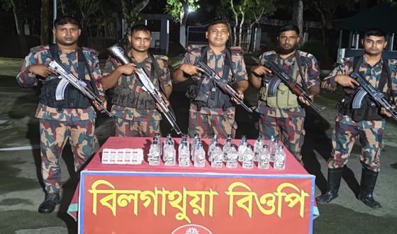 দৌলতপুর সীমান্তে বিপুল পরিমাণ ভারতীয় মাদকদ্রব্য আটক করেছে বিজিবি