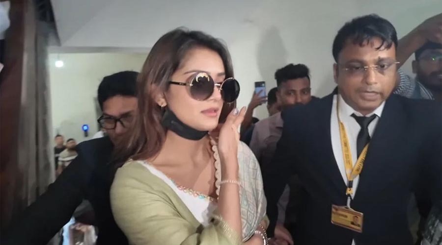 শাড়ি নিয়ে প্রতারণা মামলা, আত্মসমর্পণ করে জামিন পেলেন তানজিন তিশা