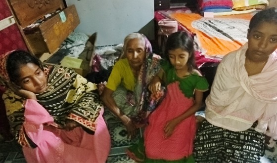 চিতলমারীতে প্রবাসীর বাড়িতে প্রকাশ্যে হামলা ও লুটপাট