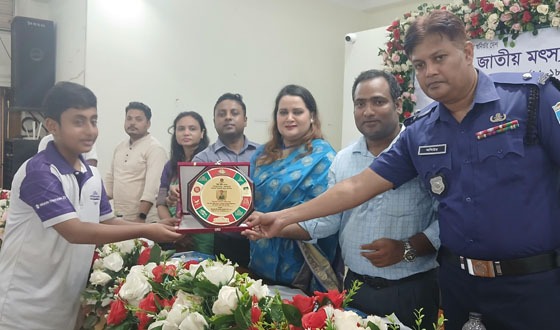 রাজশাহী বিভাগে ক্রিকেটে চ্যাম্পিয়ন শুদ্ধকে সম্মাননা প্রদান