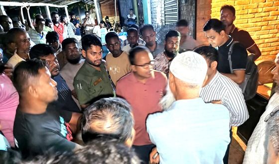 গোমস্তাপুরে ভ্রাম্যমান আদালতের অভিযানে ডিএপি সার জব্দ