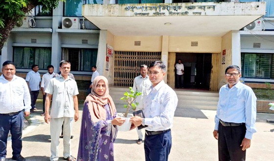 সরকারি বিভিন্ন দপ্তর পরিদর্শন করেন নী লফামারী জেলা প্রশাসক