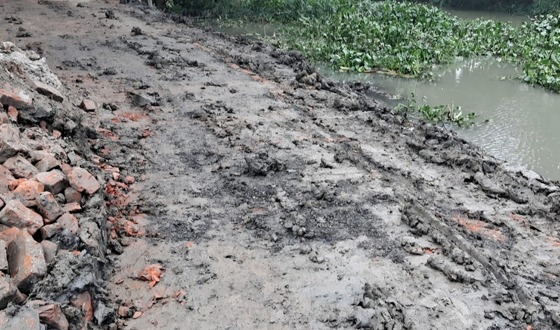 উদ্বোধনের দুই মাসেই বেহাল ৭৫ লাখ টাকার সড়ক