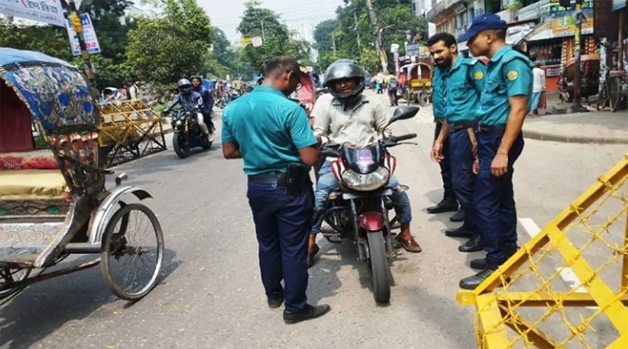 ট্রাফিক আইন লঙ্ঘনের দায়ে ঢাকায় একদিনে ১৮৪১ মামলা, ডাম্পিং-রেকার শতাধিক গাড়ি