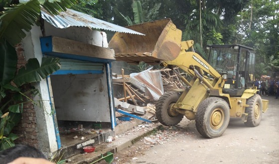 জিয়ানগরের খায়েরহাট বাজারে অবৈধ স্থাপনা উচ্ছেদ