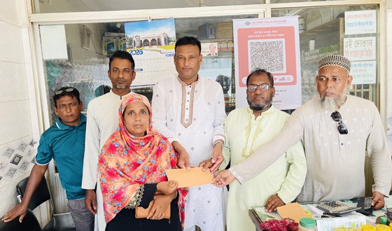 রাণীনগরে আহত শিশুর চিকিৎসায়  উপজেলা বিএনপির আর্থিক সহায়তা