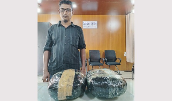 চাঁদপুর লঞ্চঘাটে ৩ কেজি গাঁজাসহ মাদক কারবারি গ্রেপ্তার