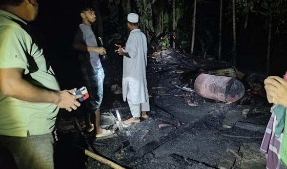 জিয়ানগরে বৈদ্যুতিক শর্ট সার্কিটের আগুনে দুটি ঘর পুড়ে ছাই