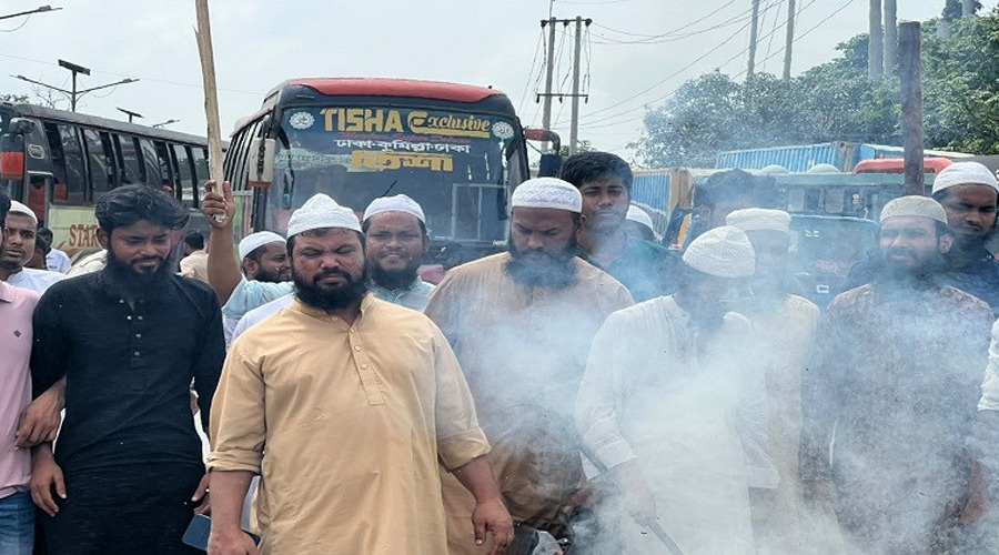 বিচারের আশ্বাসে ঢাকা-চট্টগ্রাম মহাসড়কে অবরোধ প্রত্যাহার