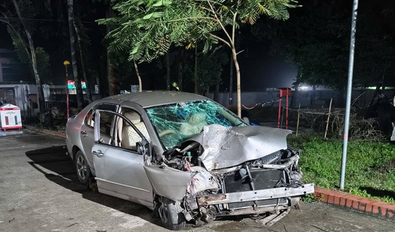 প্রাইভেটকার নিয়ন্ত্রণ হারিয়ে গাছের সথে ধাক্কা, নিহত ১ আহত ২