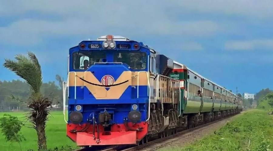 গতির অভাবে সিডিউল ঠিক রাখতে পারছে না ট্রেন