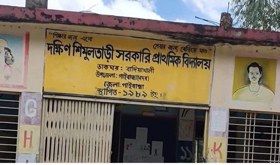বাদিয়াখালীতে মিড-ডে মিলে  বিতরণের পঁচা দুধের প্যাকেট