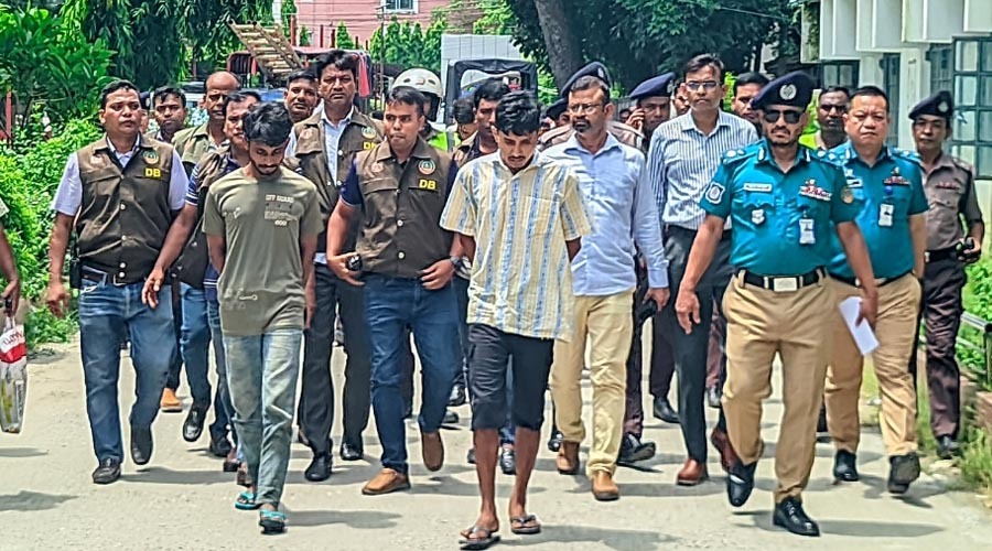 ছাদে ইয়াবা সেবন দেখে ফেলায় শিক্ষকসহ একই পরিবারের চারজনকে হত্যা: পুলিশ