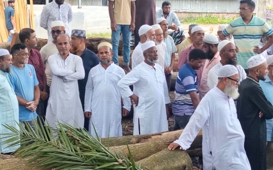 কাপাসিয়া বাজারের বিশিষ্ট ব্যবসায়ী রফিকুল ইসলামের জানাজা সম্পন্ন