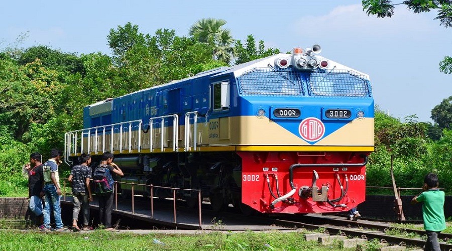 কোরিয়ান লোকোমেটিভ নিয়ে বিপাকে রেল