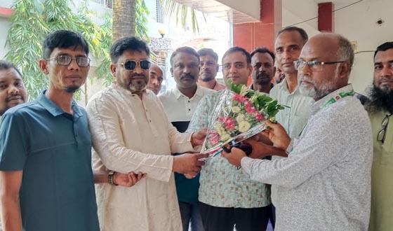 কয়রা সুন্দরবন বিদ্যালয়ের নবনির্বাচিত সভাপতিকে সম্বার্ধনা