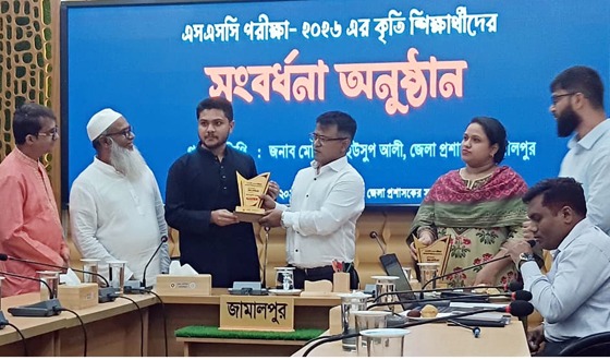 কৃতি শিক্ষার্থীদের সংবর্ধনা