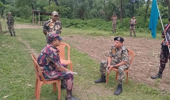 কৃষকদের ওপর বিএসএফের হামলা, স্থানীয়দের ধাওয়ায় অস্ত্র ফেলে পলায়ন