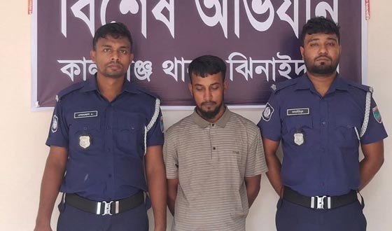 কালীগঞ্জে মাদক সেবন করে অসংলগ্ন আচরণ, যুবক আটক