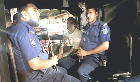 চাটমোহরে নকল দুধ তৈরির কারখানায় অভিযানে কারাদন্ড ও অর্থদন্ড