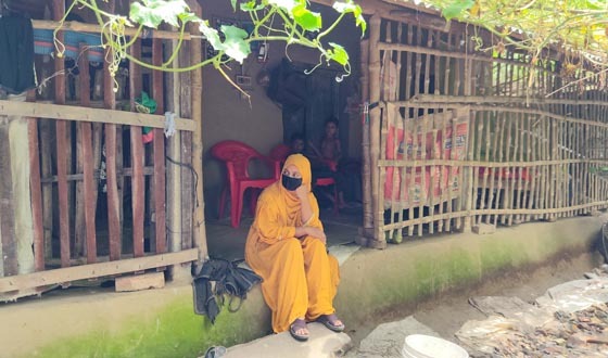 বিয়ের প্রলোভনে ধর্ষণ ও গর্ভপাতের অভিযোগে তরুণীর অনশন