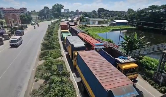ঢাকা-চট্টগ্রাম মহাসড়কে প্রায় ৫০ কিলোমিটার যানজট