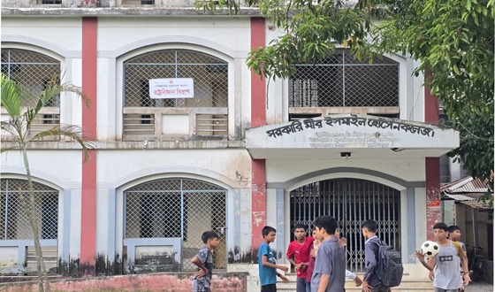 রাজারহাট মীর ইসমাইল হোসেন কলেজে শিক্ষক সংকট, পাঠদান ব্যাহত
