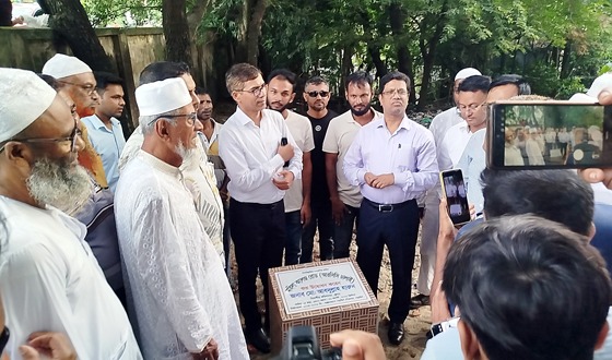 নড়াইলে ‘মহিলা কলেজ পাড়া’ সড়কের উদ্বোধন করলেন খুলনা বিভাগীয় কমিশনার