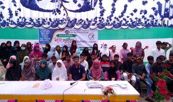 দিঘলিয়ায় এসএসসি ও সমমান পরীক্ষায় কৃতি ছাত্র-ছাত্রীদের সংবর্ধনা