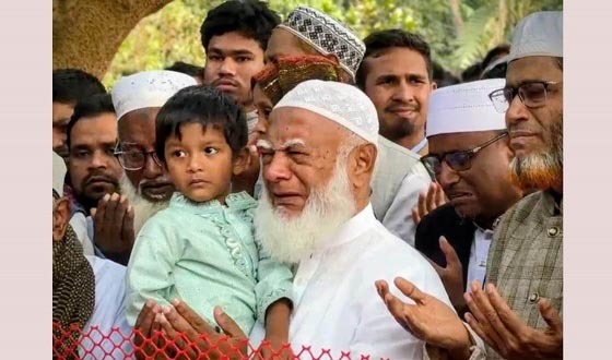 রেজাউল করিমের কবরের পাশে দাঁড়িয়ে কাঁদলেন জামায়াতের আমির