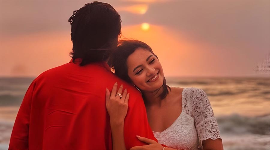 ভাইরাল রোম্যান্টিক মুহূর্তে জল্পনা, আলোচনায় সিয়াম-সুস্মিতা