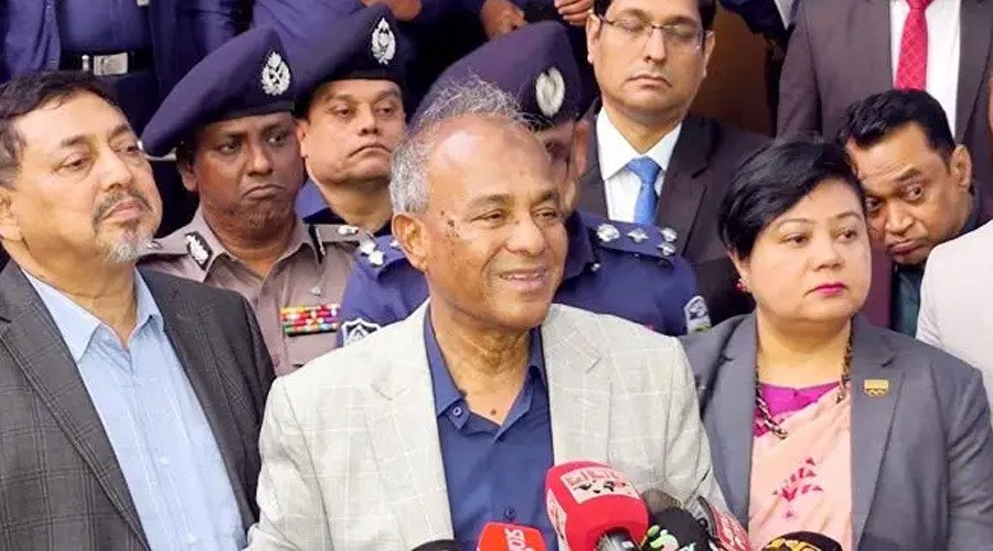 কেউ কেন্দ্র দখল করলে ছাড় নেই—হুঁশিয়ারি স্বরাষ্ট্র উপদেষ্টার