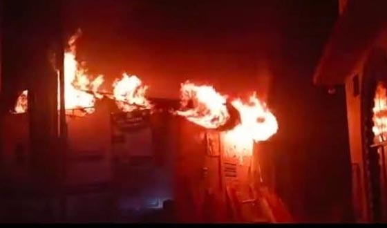 দৌলতখানে আগুনে ৩টি দোকান পুড়ে ছাই