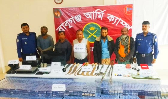 বাবুগঞ্জে সন্ত্রাসী ‘গলাকাটা শহীদ প্যাদা’সহ আটক ৫