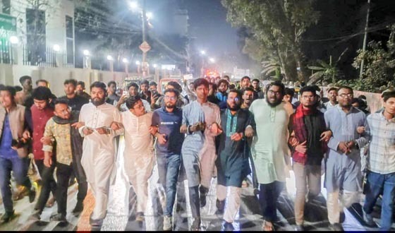 ইনকিলাব মঞ্চের কর্মসূচিতে পুলিশি হামলার প্রতিবাদে বিক্ষোভ