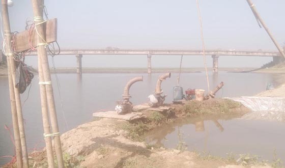 সরাইলে নদী সেচে মৎস্য নিধন, হুমকিতে ফসল সড়ক ও ব্রীজ