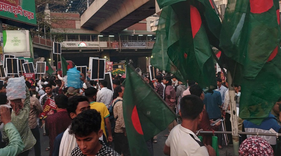 রাজধানীর শাহবাগ মোড় অবরোধ