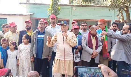 তানোরে নির্বাচনী সভায় বিএনপির প্রার্থীর ভোট প্রার্থনা