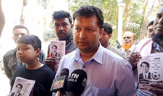 বাবার জন্য ভোটের মাঠে ছেলের প্রচারনা