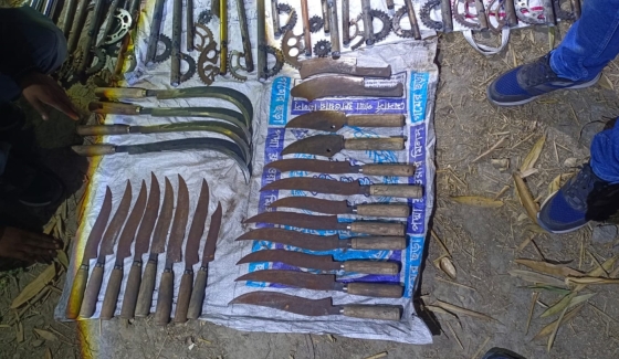 রাজশাহীতে র‍্যাবের অভিযানে দেশীয় অস্ত্র উদ্ধার