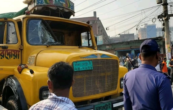 কালিয়াকৈরে ট্রাক চাপায় নারী শ্রমিক নিহত